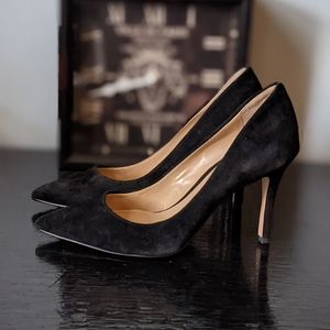Ann Taylor Mila Suede Pumps size 5